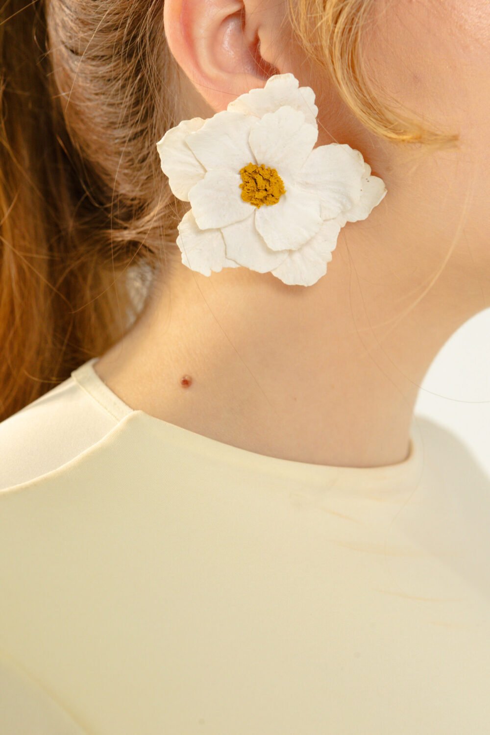 Aretes de flor Gota Serena en arcilla polimerica hechos a mano · Tienda Menta