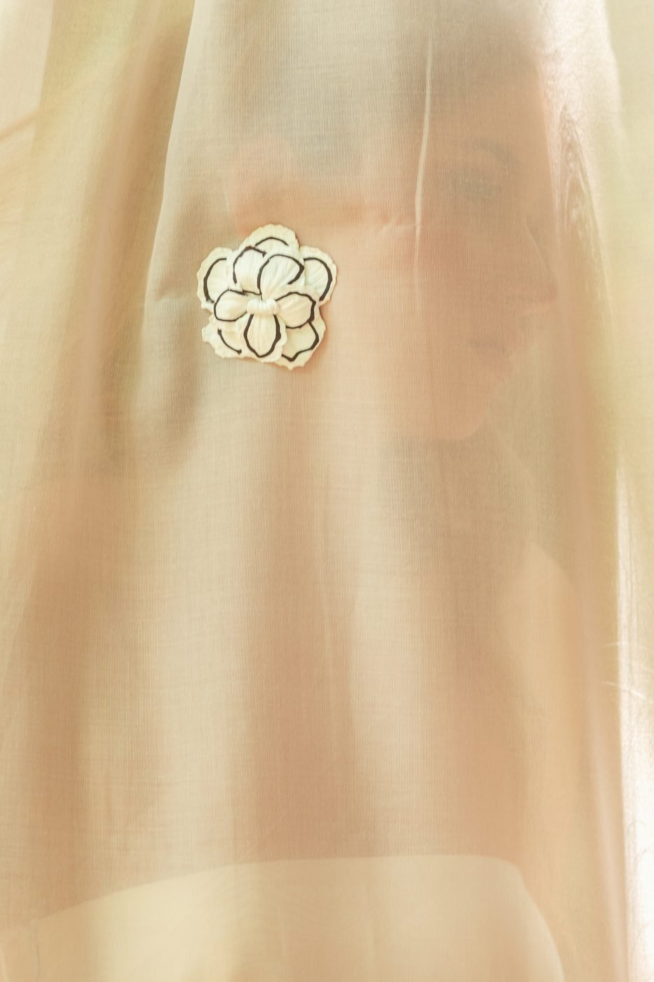 Broche de flor Eclipse en arcilla polimérica hecho a mano · Tienda Menta